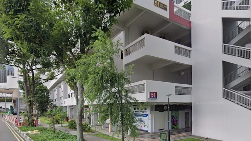 Residential block seen from the pavement on the opposite side of Chin Swee Road